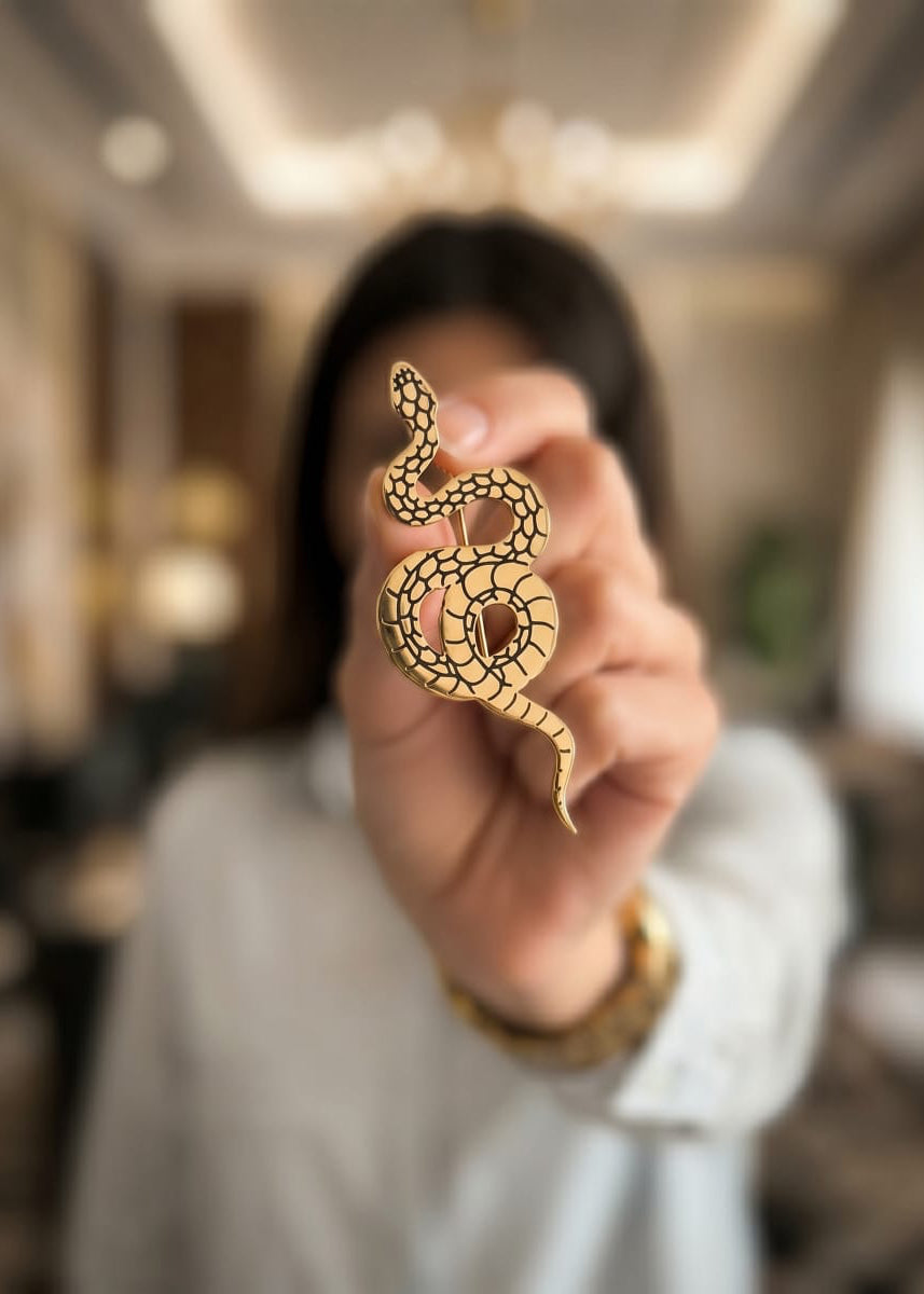 GOLDEN VENOM BROOCH