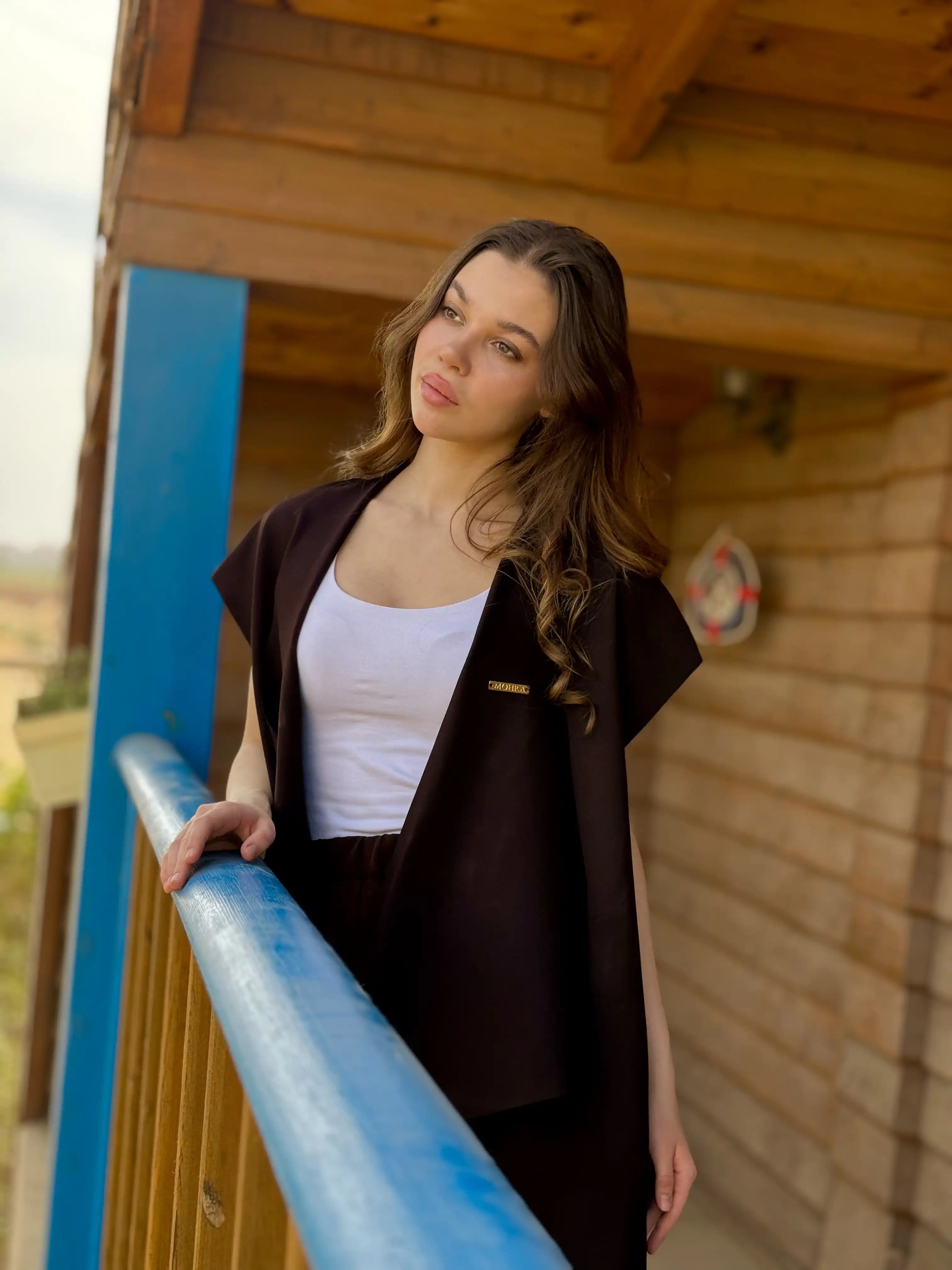 ARINA VEST Secondary image