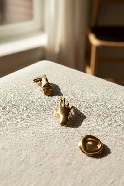 SCULPTURE BUTTON SET BROOCH