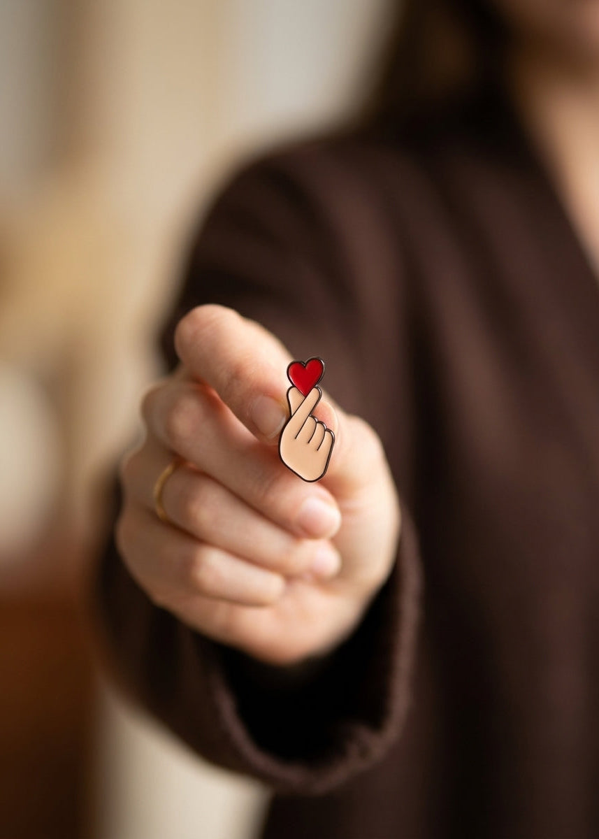 KOREAN FINGGER HEART ENAMEL PIN Main image