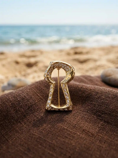 CLASSIC KEYHOLE BROOCH