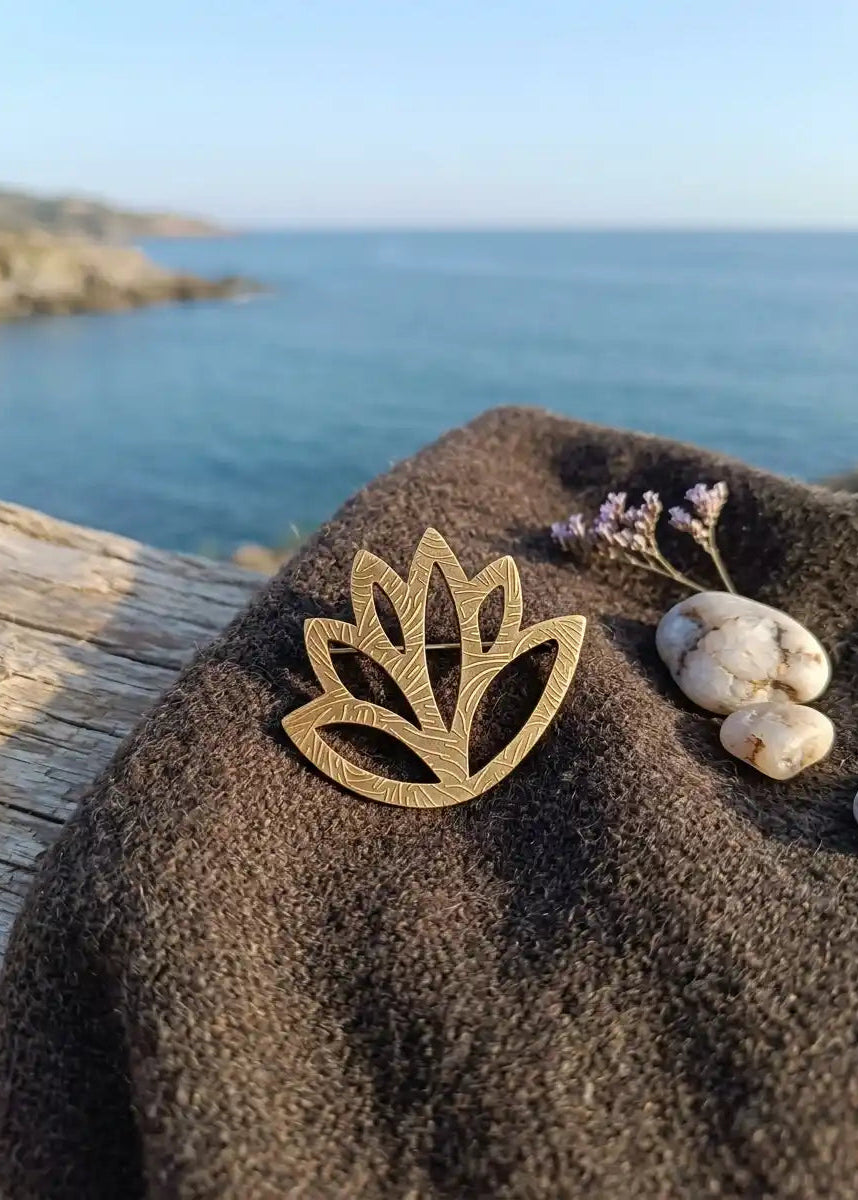 LOTUS FLOWER BROOCH Main image